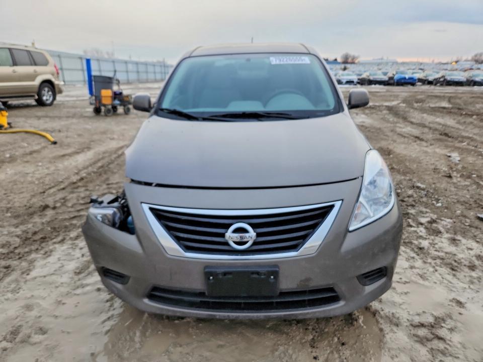 2013 Nissan Versa 1.6 s