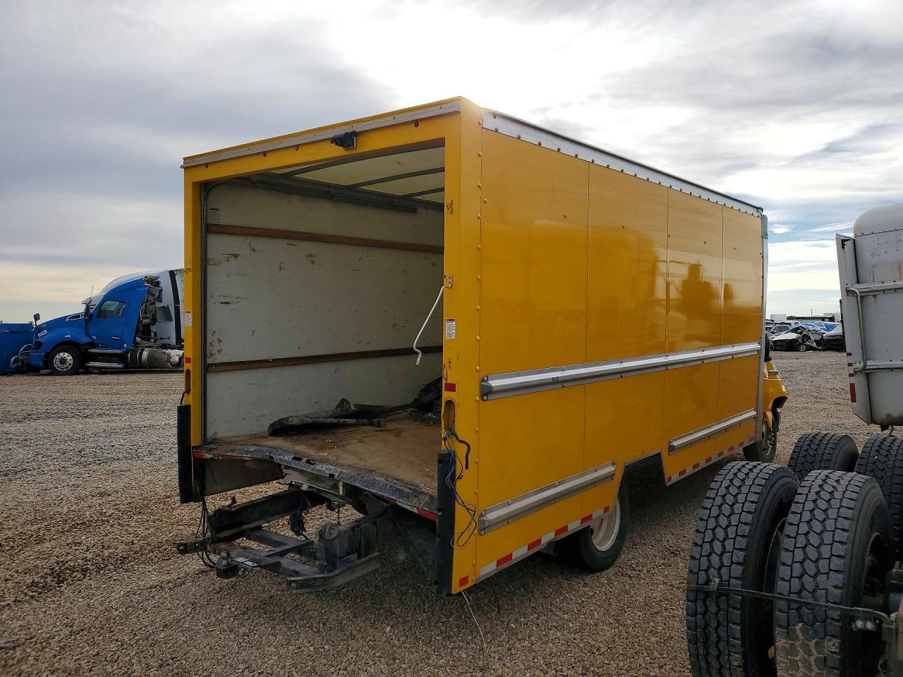 2022 Ford Econoline-BOX Truck