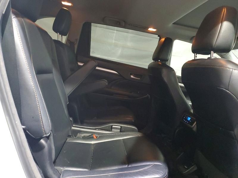 2018 Toyota Highlander se