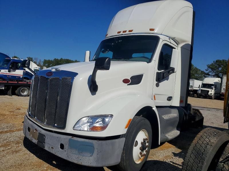 2017 Peterbilt Tractor 2017 Peterbilt 579 Semi Truck