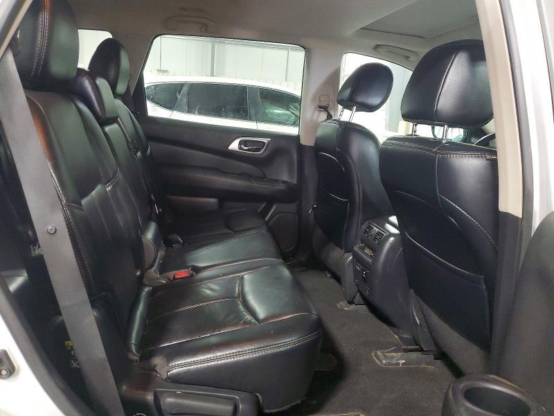 2017 Nissan Pathfinder s