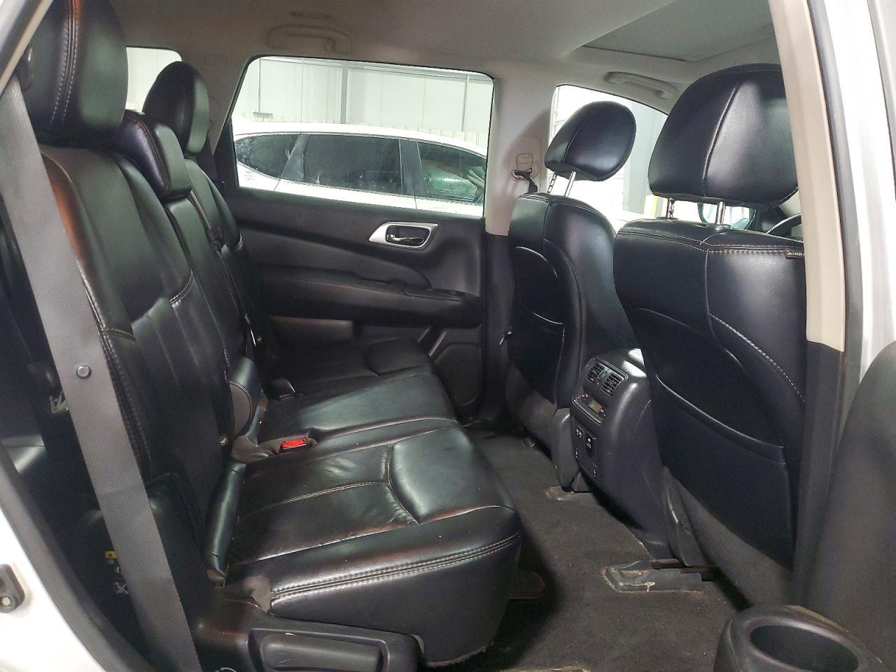 2017 Nissan Pathfinder s