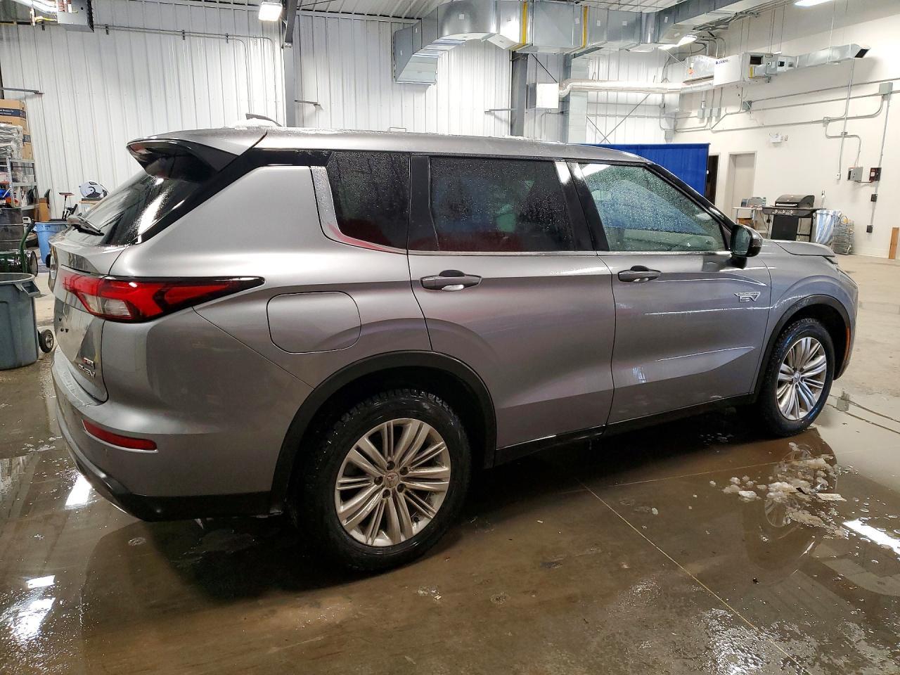 2023 Mitsubishi Outlander es