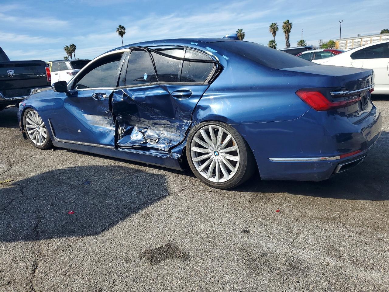2022 BMW 740 i