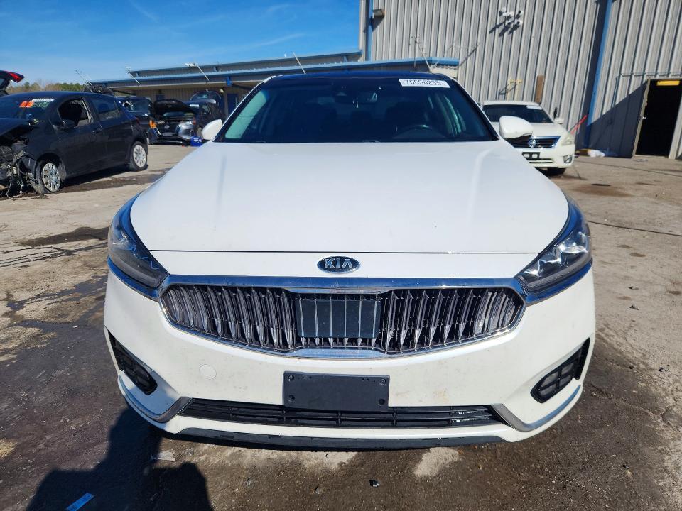 2017 KIA Cadenza Premium