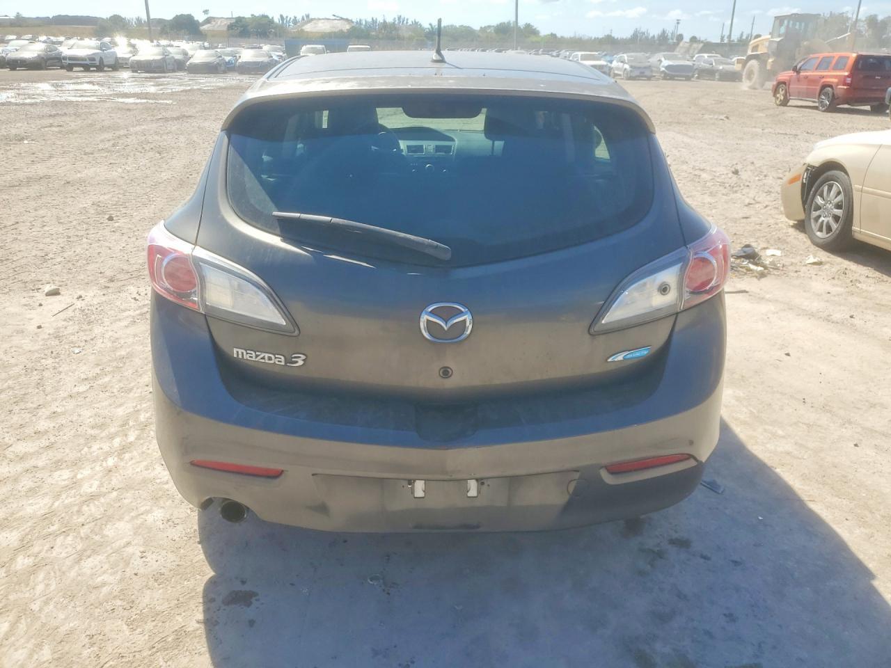 2013 Mazda 3 I