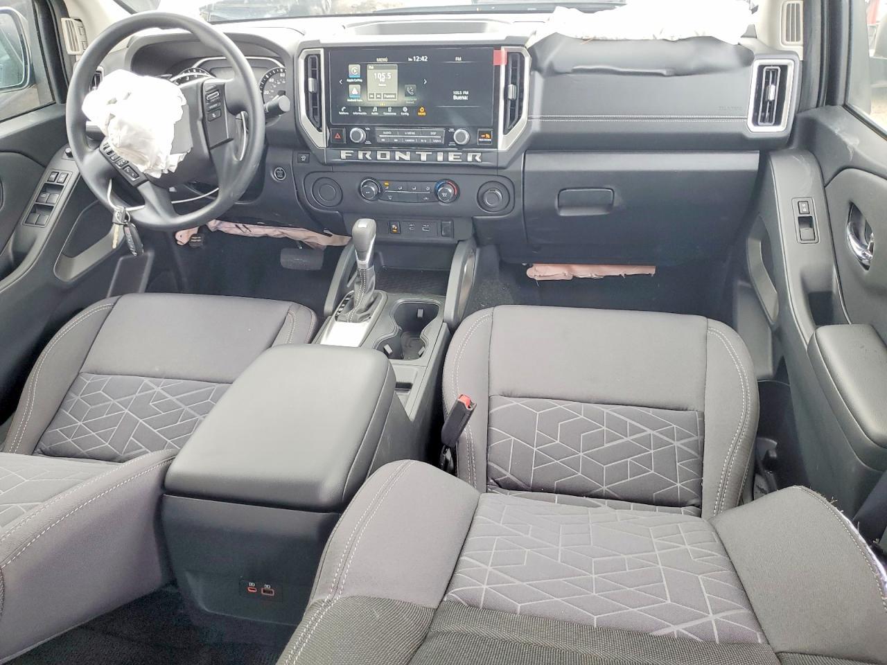 2025 Nissan Frontier s