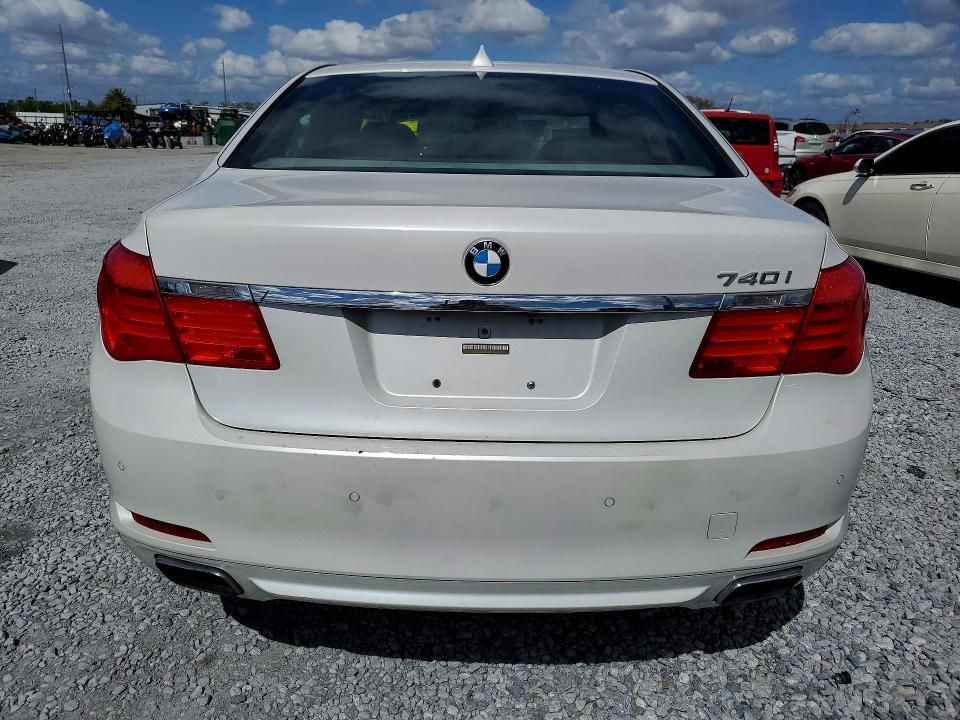 2011 BMW 740 i