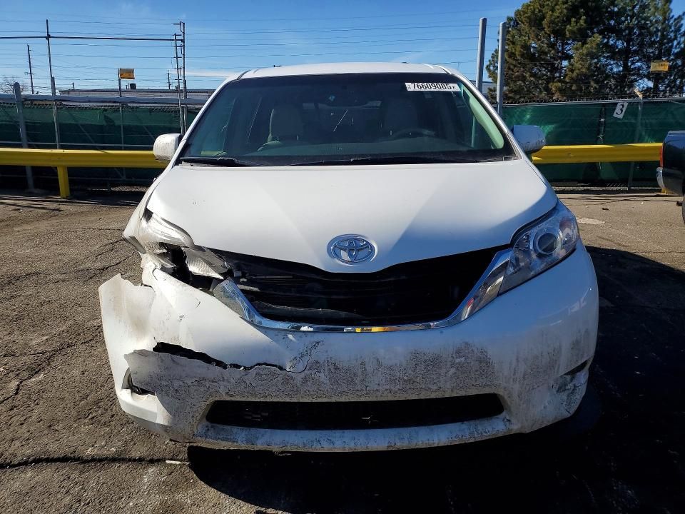 2011 Toyota Sienna le