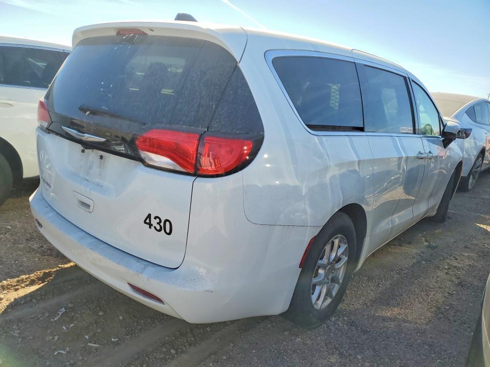 2023 Chrysler Voyager lx