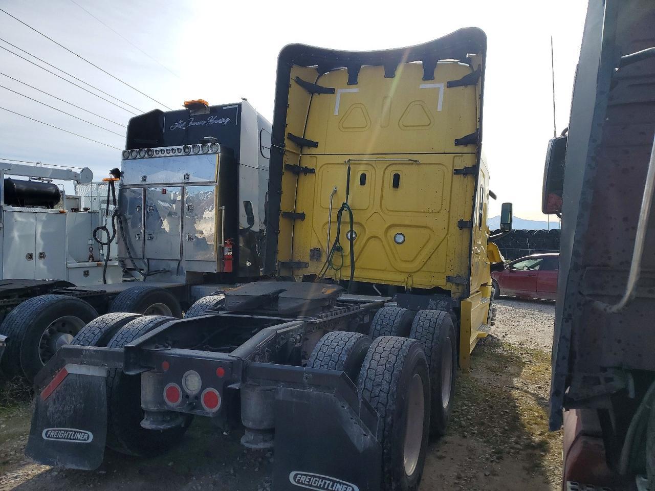 2025 Freigliner Cascadia 126