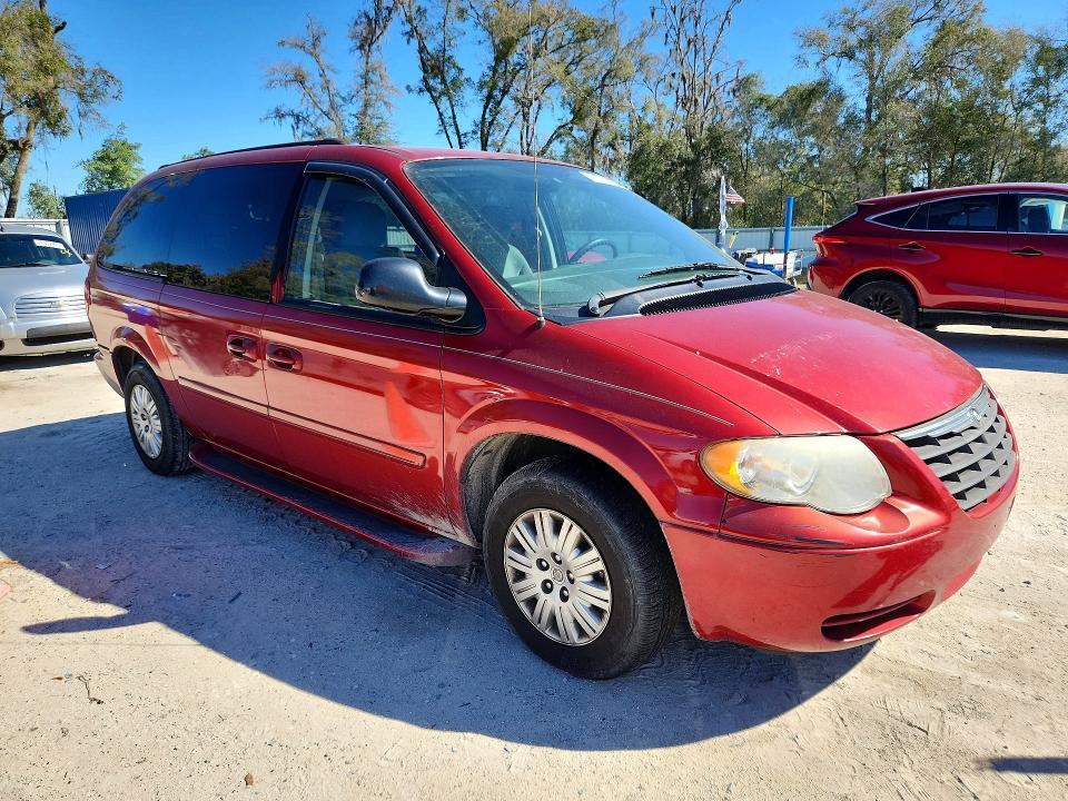 2005 Chrysler Town & Country lx