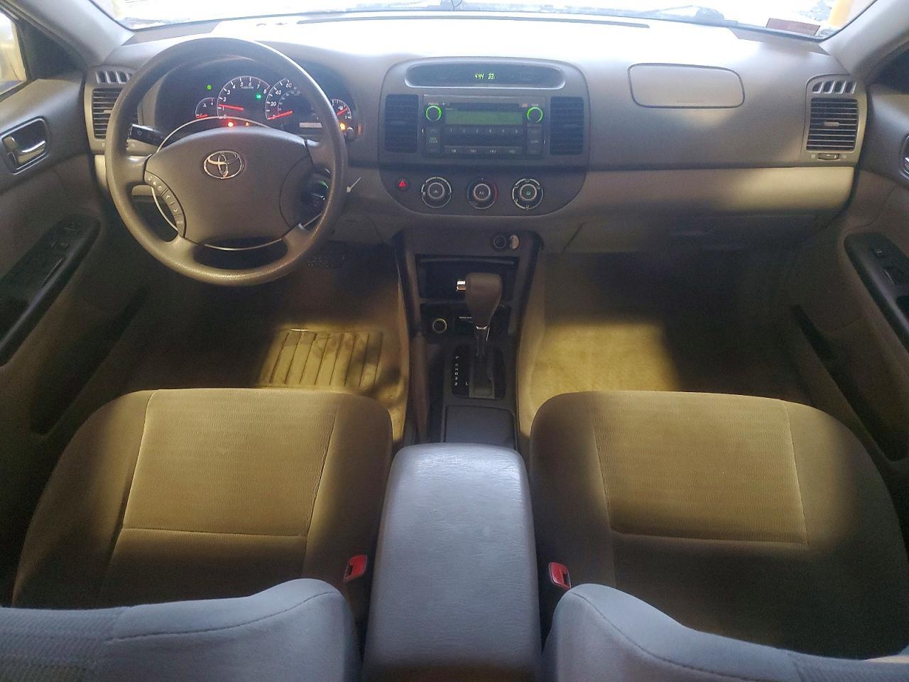 2005 Toyota Camry le