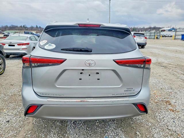 2022 Toyota Highlander Platinum