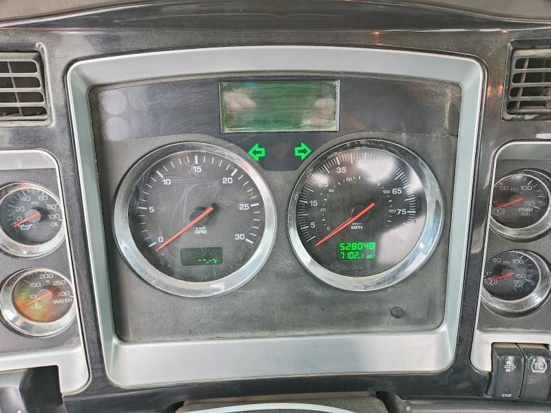 2009 Kenworth T880 Semi Truck