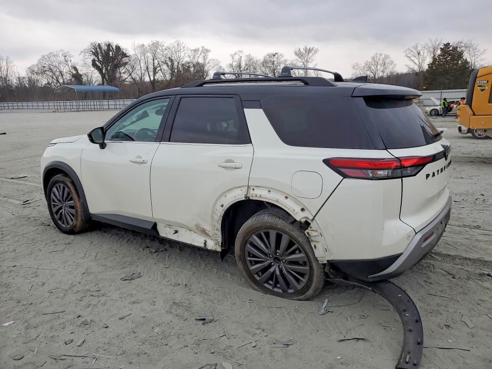 2022 Nissan Pathfinder sl