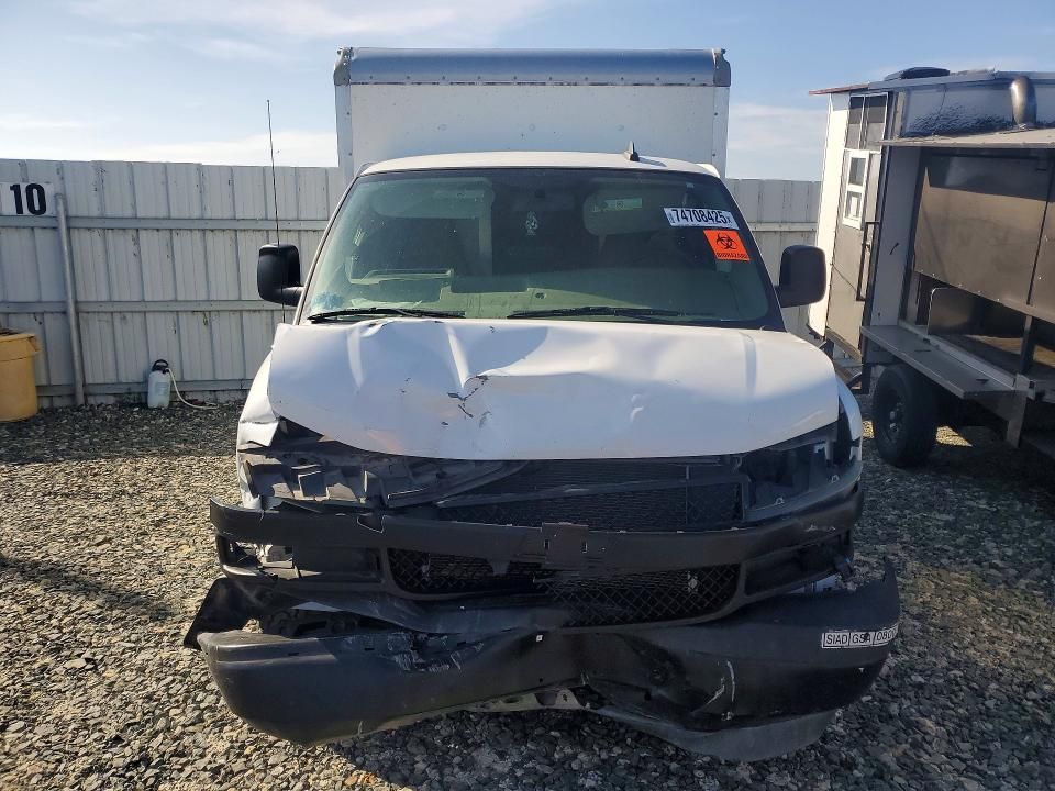 2019 Chevrolet Express BOX Truck