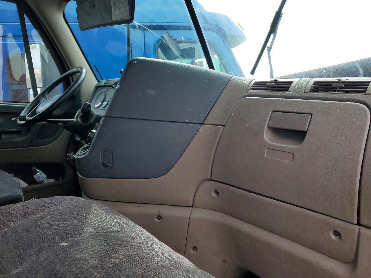 2015 Freightliner Cascadia Semi Truck