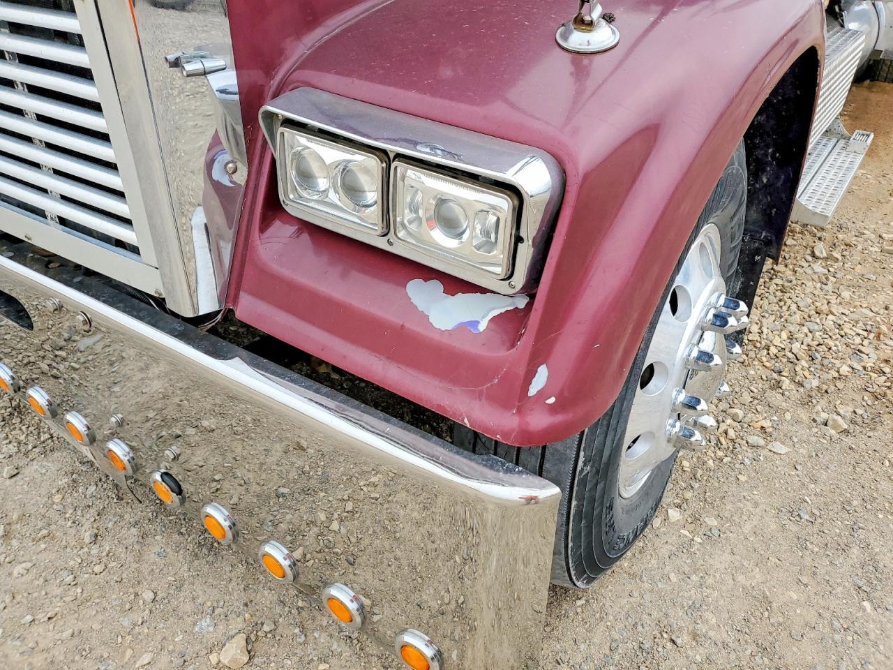 1998 Freigliner 1998 Freightliner Semi Truck