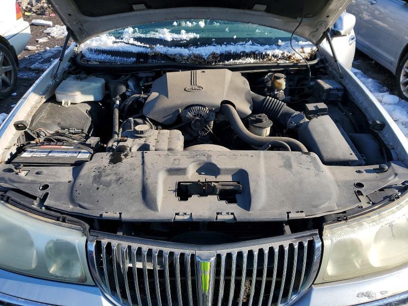 2002 Lincoln Town car Signature