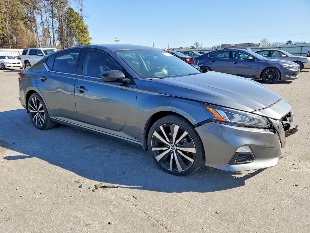 2022 Niss Altima 2.0 sr