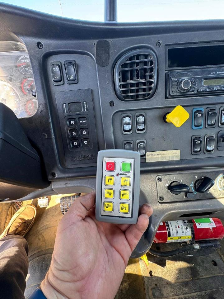 2015 Frht 2015 Freightliner Business Class M2 Rollback TOW T
