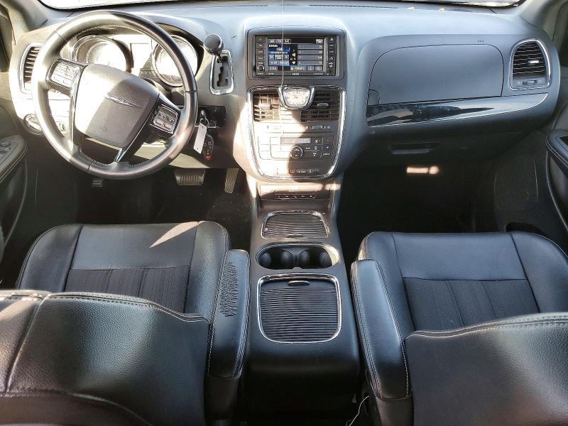 2014 Chrysler Town & Country s