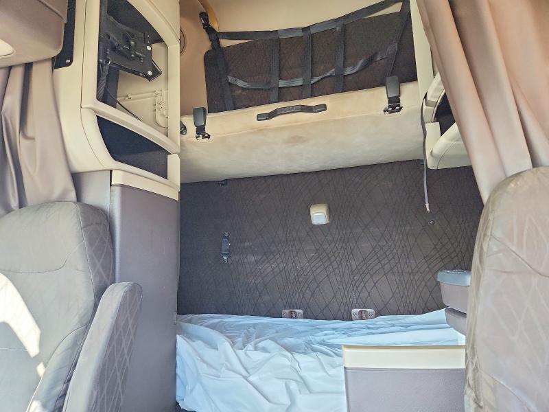 2015 Volvo VNL Semi Truck