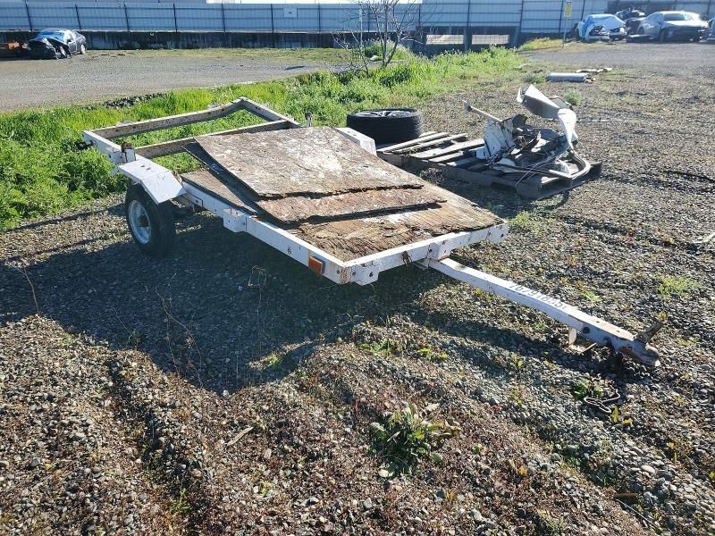 2000 Trailers Folding