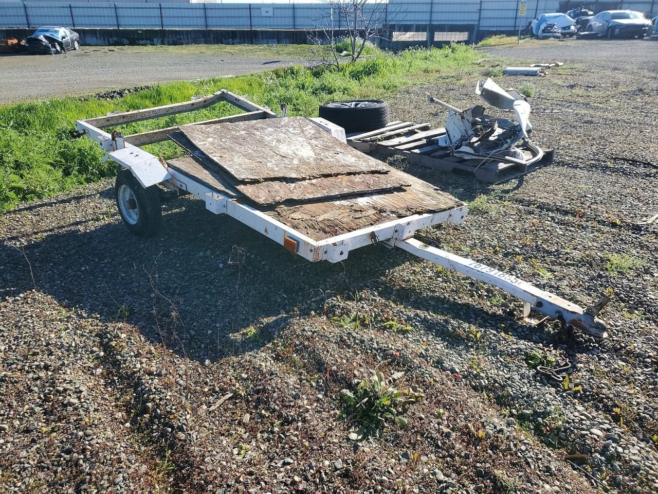 2000 Trailers Folding