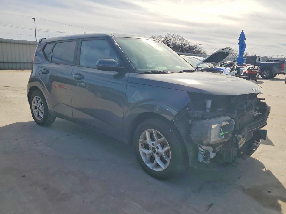 2022 KIA Soul lx