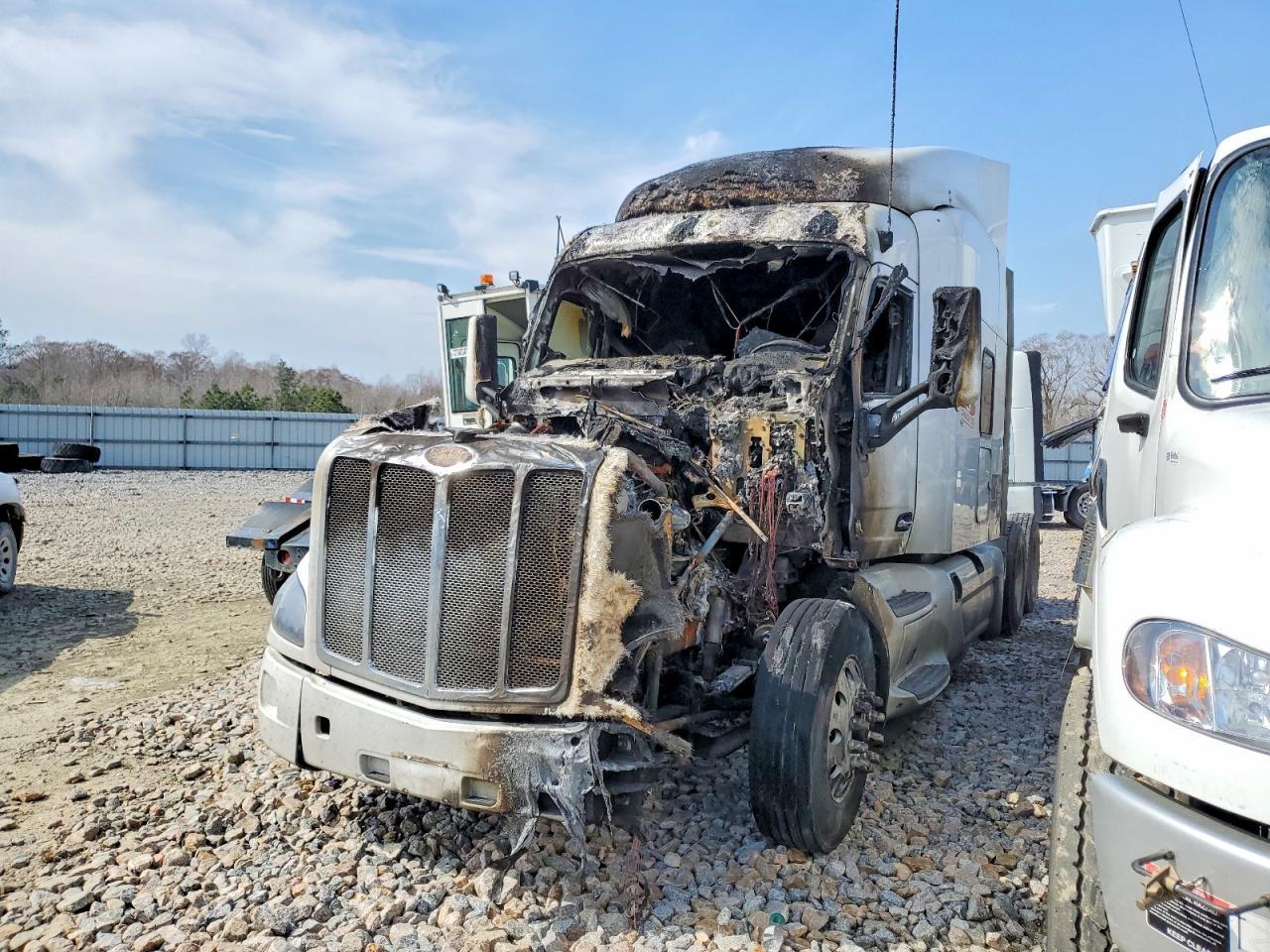 2019 Peterbilt 579 Semi Truck