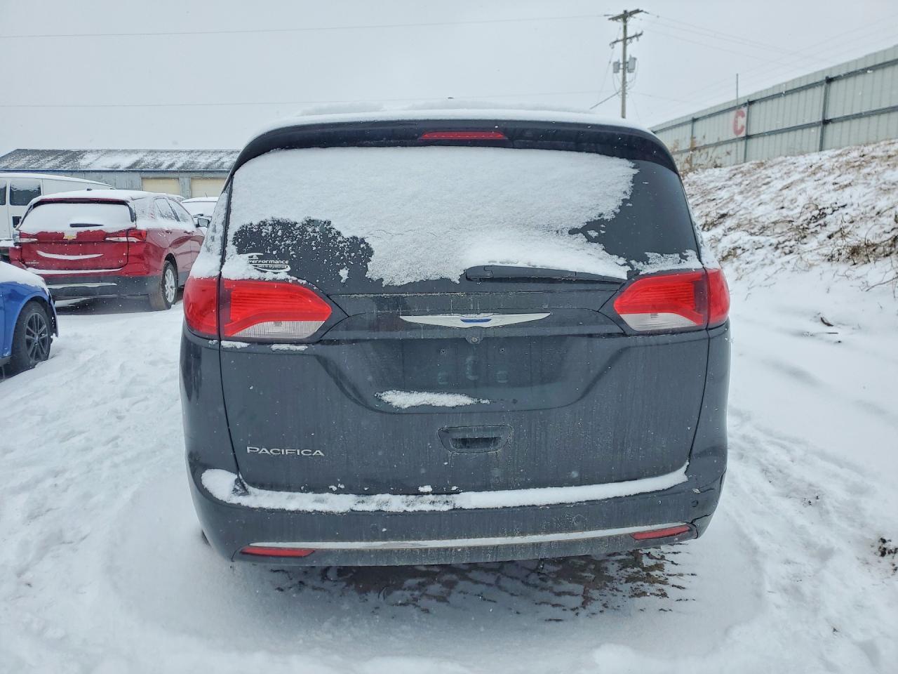 2017 Chrysler Pacifica Touring l
