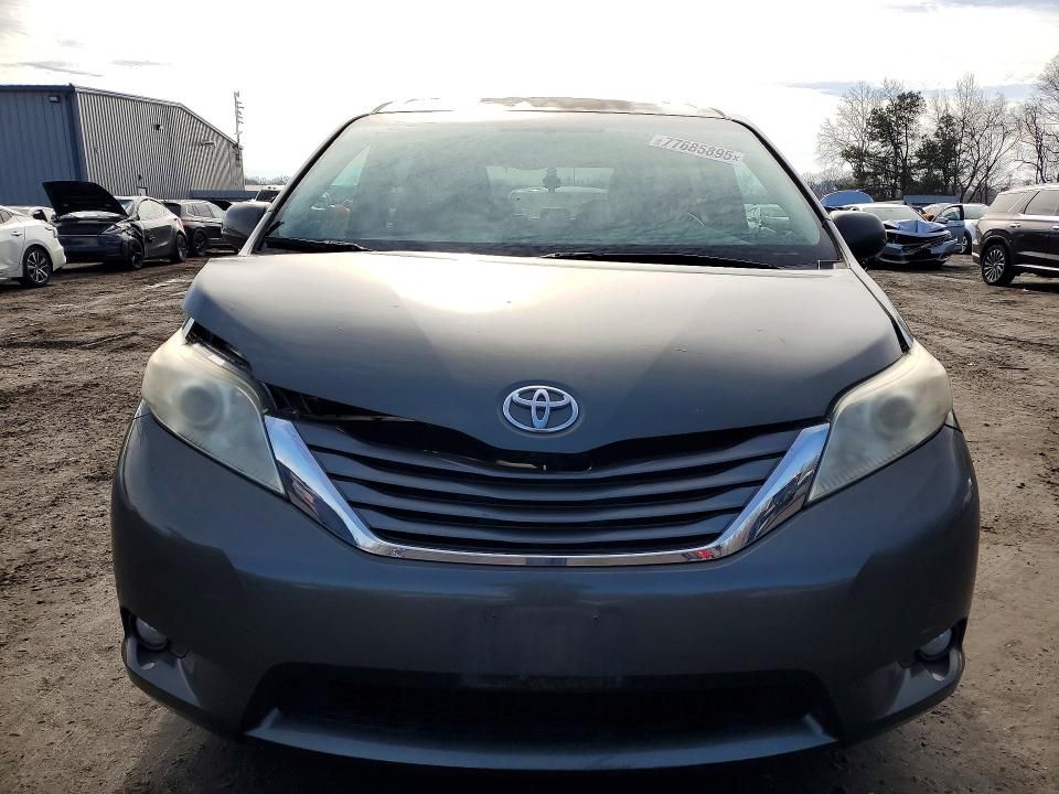 2012 Toyota Sienna xle