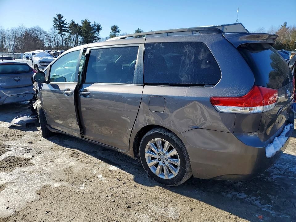 2011 Toyota Sienna le