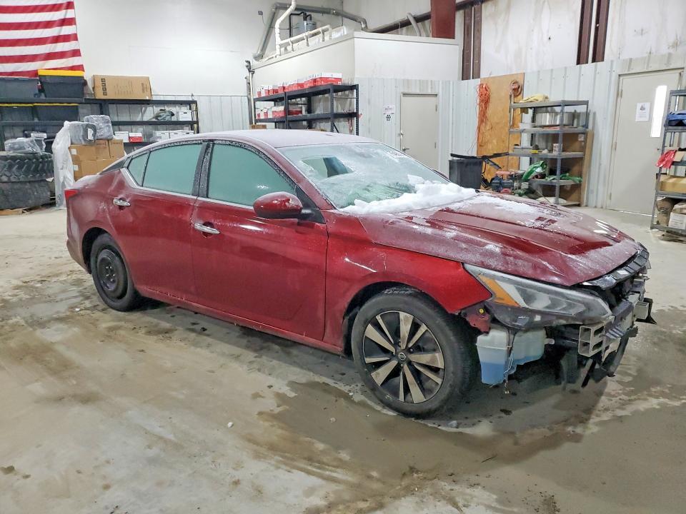 2022 Niss Altima sv