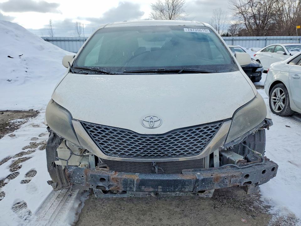 2015 Toyota Sienna Sport