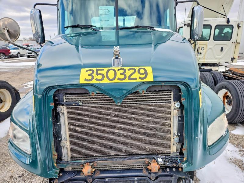 2016 Mack CXU613 Semi Truck
