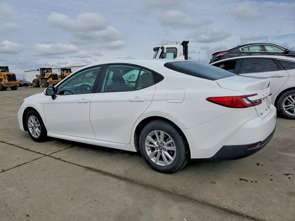 2025 Toyota Camry le