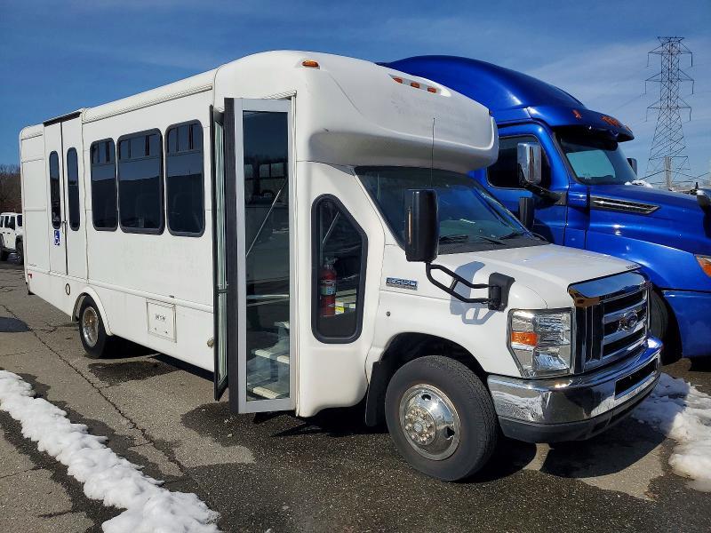 2017 Ford E450 Shuttle bus