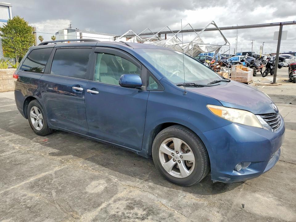 2012 Toyota Sienna le