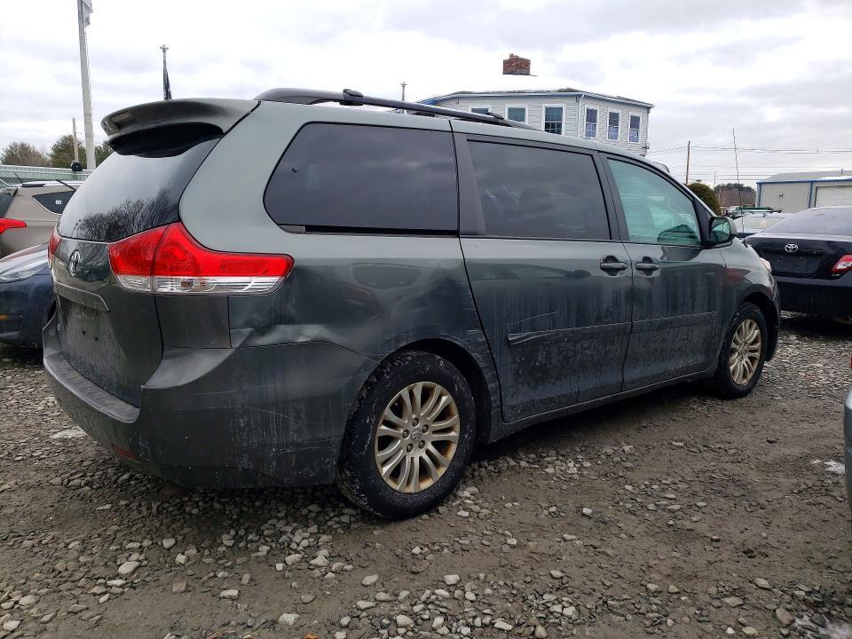 2013 Toyota Sienna xle