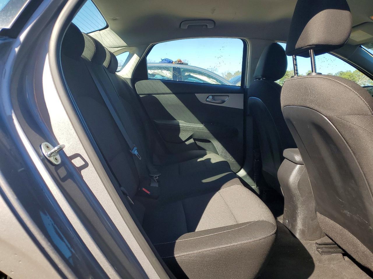 2023 KIA Forte lx