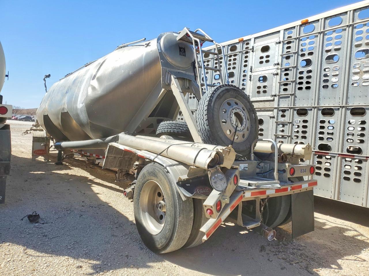 2016 Trail King Pneumatic DRY Bulk Trailer