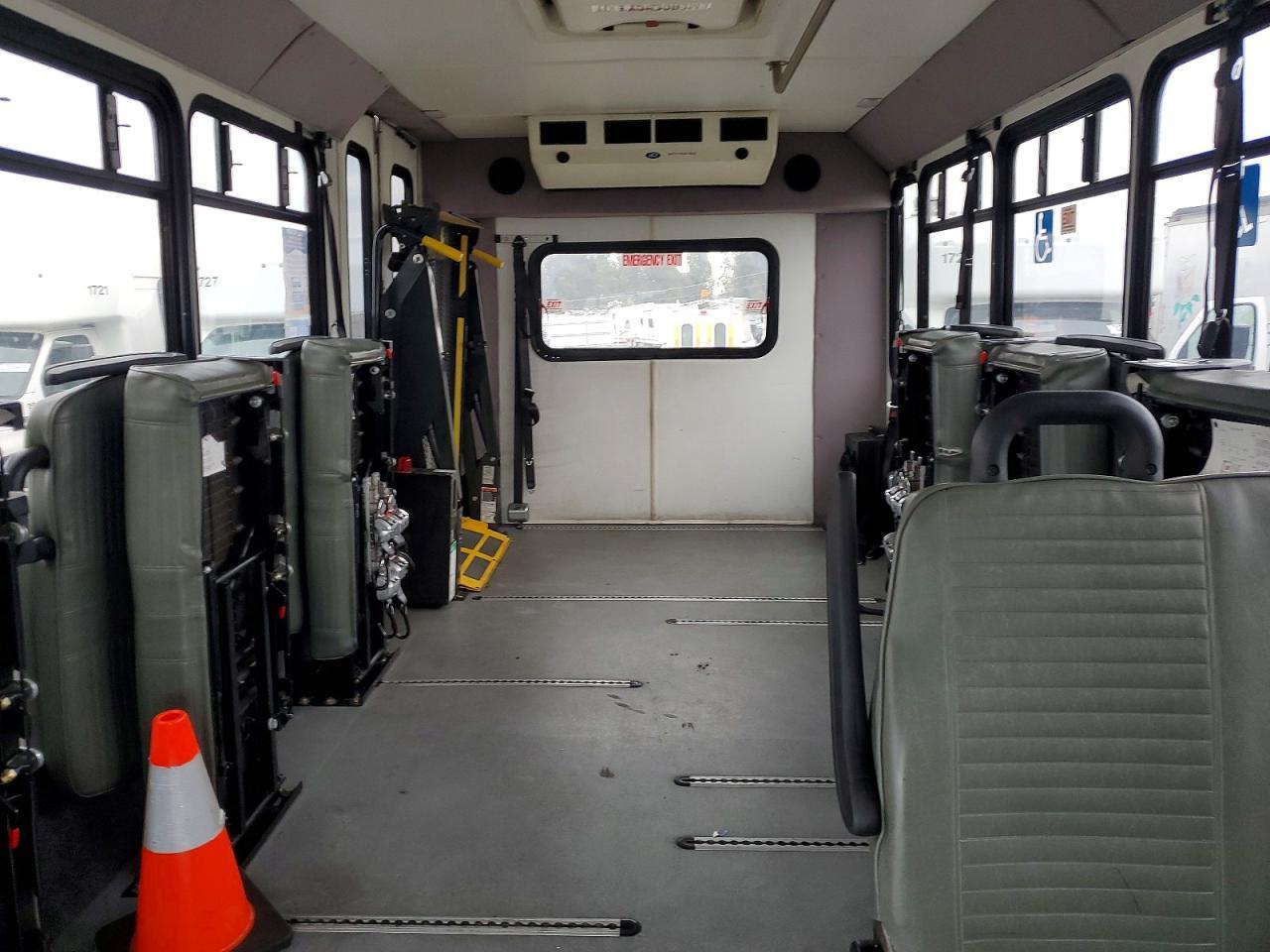 2017 Ford E450 Shuttle Bus