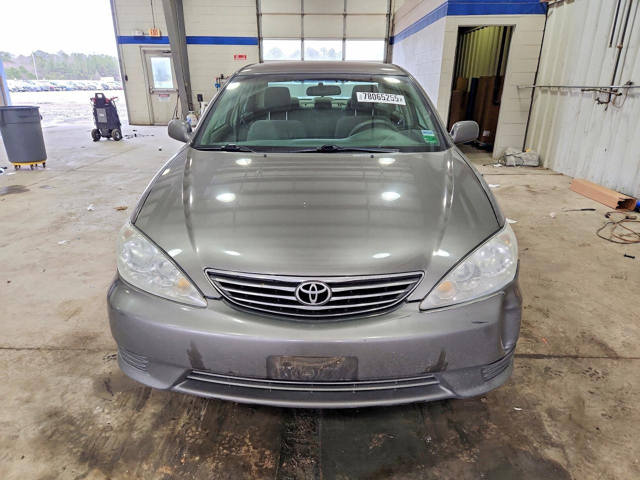 2005 Toyota Camry le