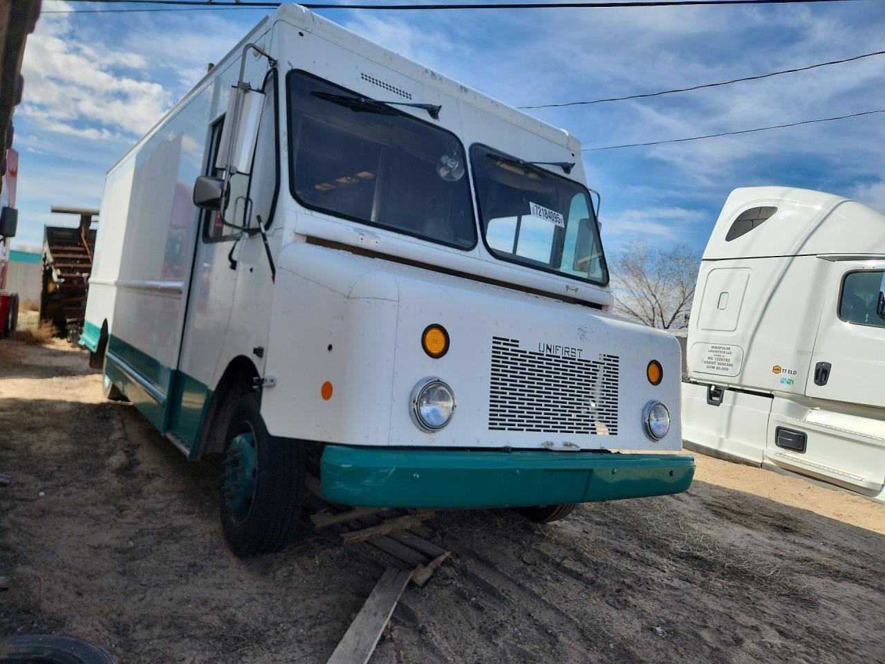 2009 Workhorse Custom Chassis 2009 Workhorse W42 Delivery Truck