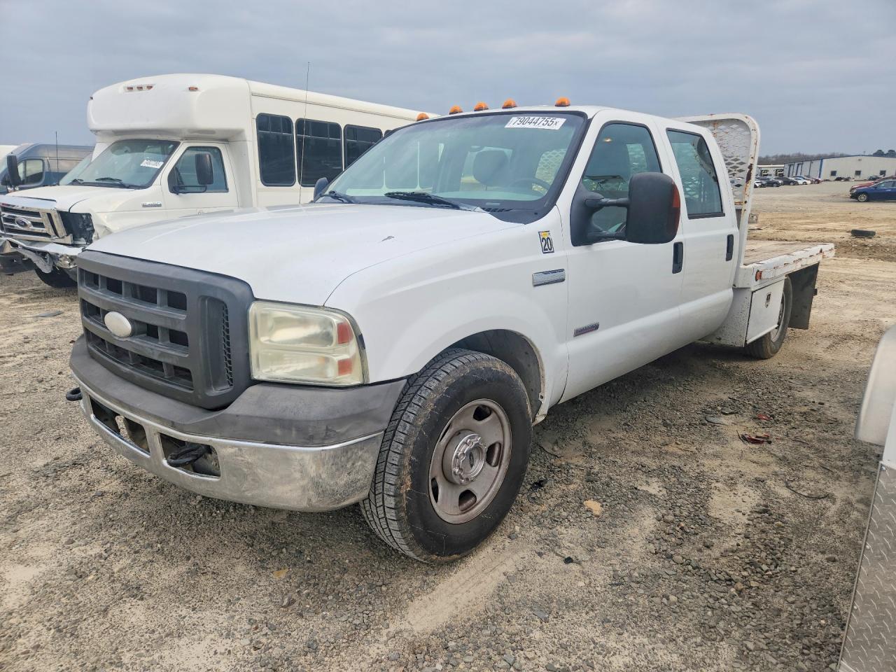 2005 Ford F350 Super Duty Flatbed Truck