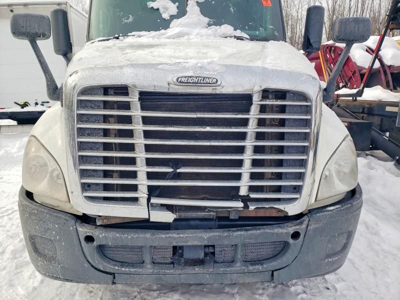 2016 Freightliner Cascadia 125 Semi Truck