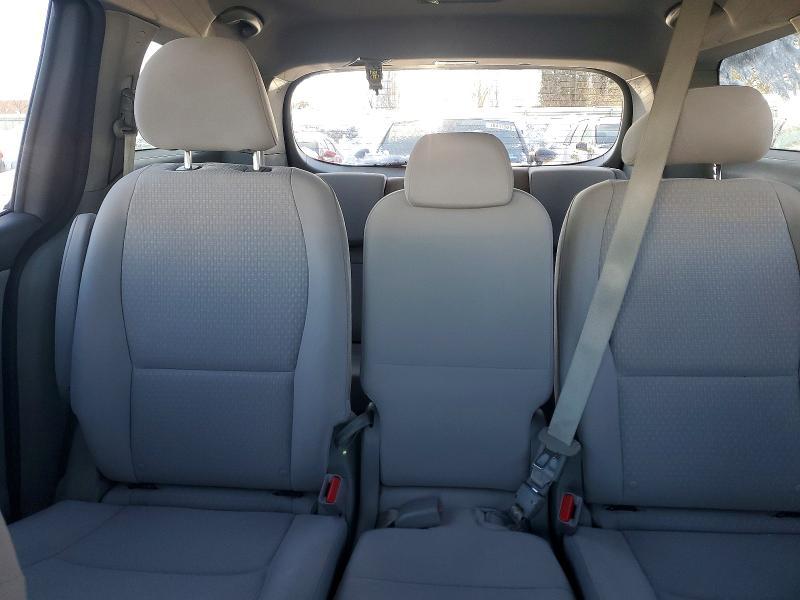 2018 KIA Sedona lx